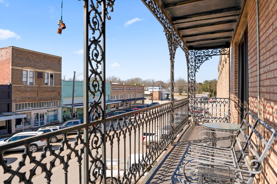 More Photos Of 118 W. Grand St, Whitewright Storefront Retail Residential For Sale