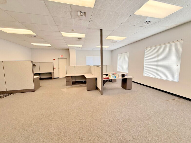 More Photos Of 2529 Commerce Pky, North Port Warehouse For Lease