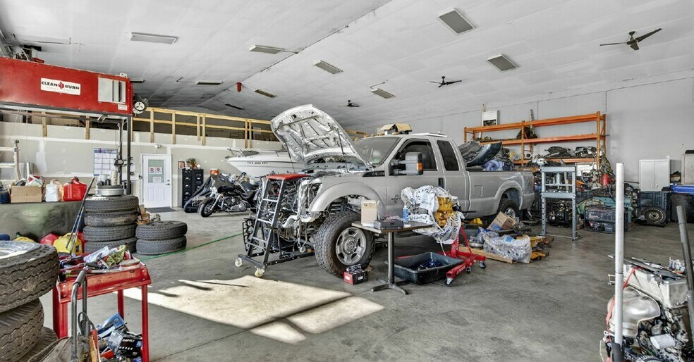 More Photos Of 10564 Redoubt Rd, Manassas Warehouse For Lease