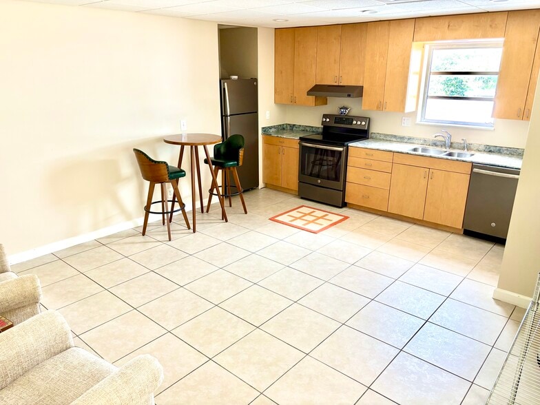 More Photos Of 218 S F St, Lake Worth Warehouse For Sale