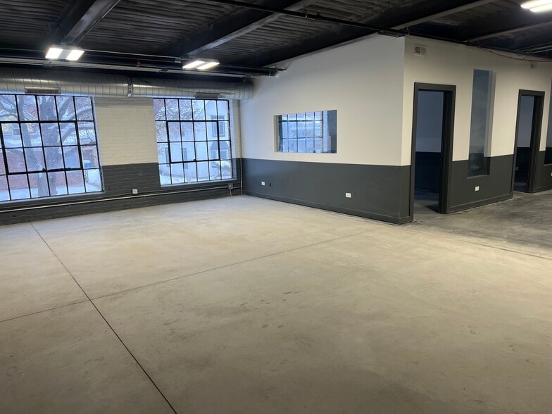 More Photos Of 902 Grace st, Elgin Industrial For Lease