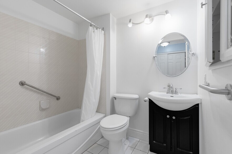 More Photos Of 21 Rue Messier, Mont-saint-hilaire Apartments For Sale
