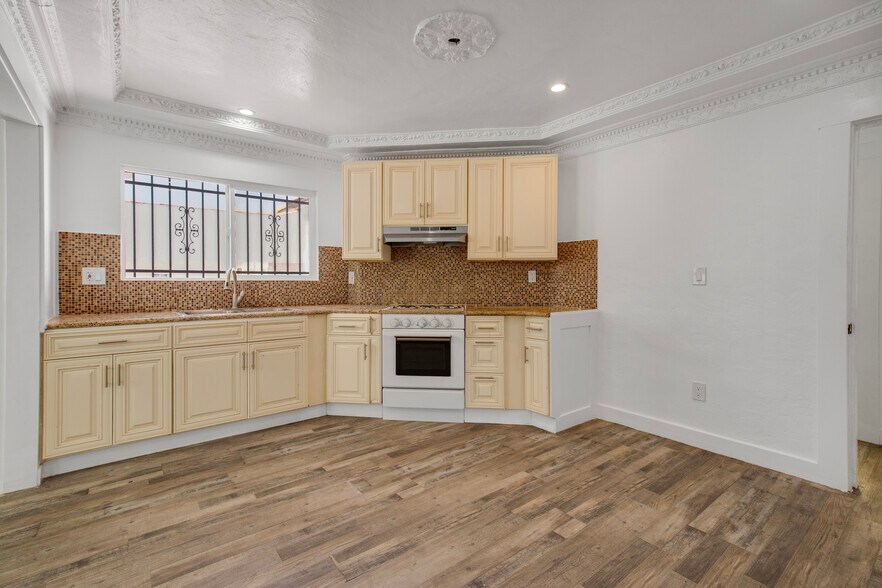 More Photos Of 520 W 82nd St, Los Angeles Apartments For Sale