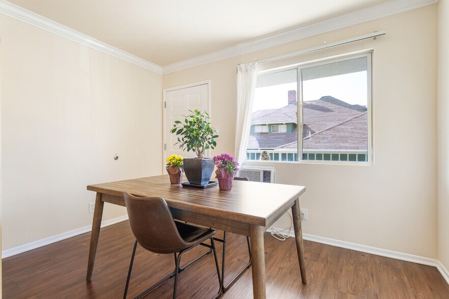 More Photos Of 1150 W 29th St, Los Angeles Apartments For Sale
