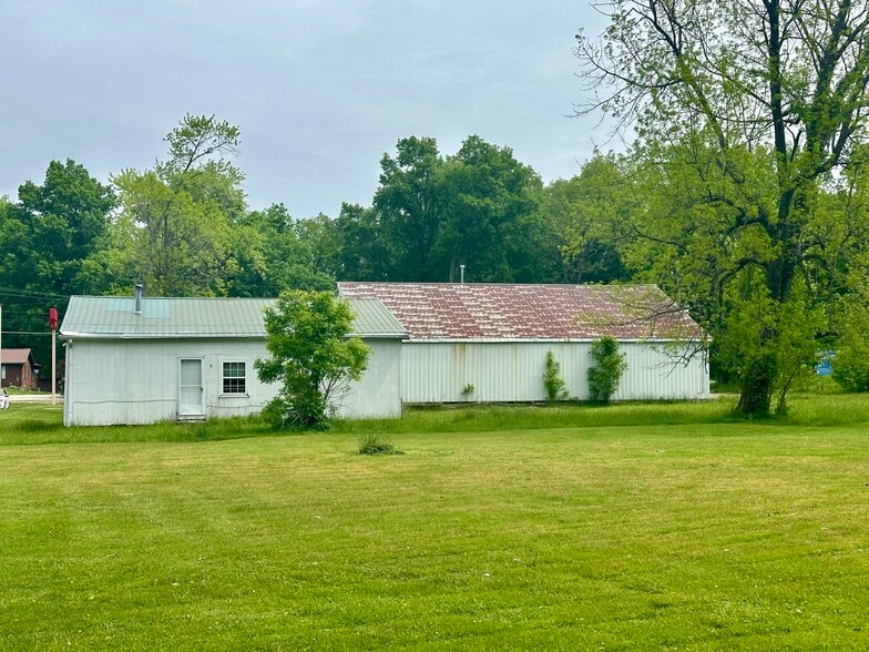 More Photos Of 1025 Highway 150 NE, Palmyra Freestanding For Sale