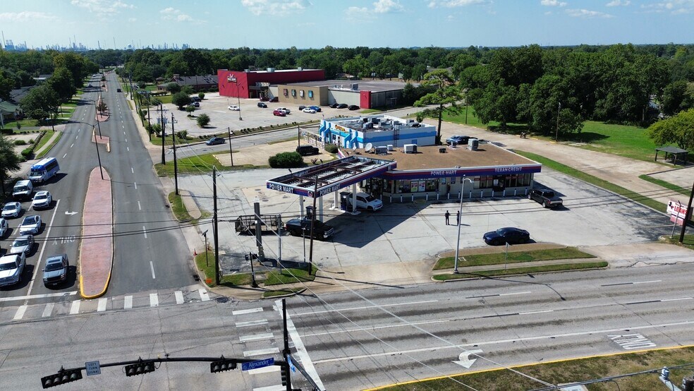 More Photos Of 1601 N Alexander Dr, Baytown Storefront For Lease