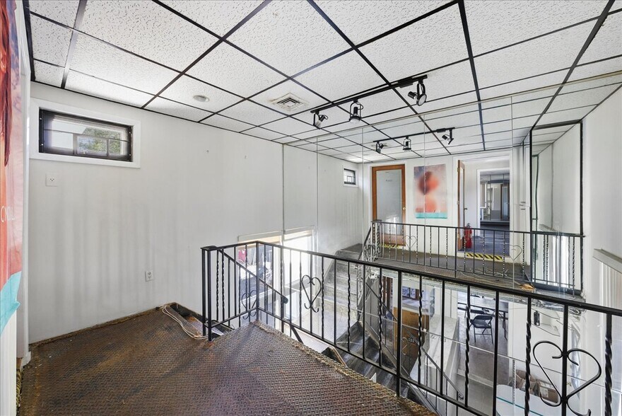 More Photos Of 2132 Central Park Ave, Yonkers Freestanding For Sale