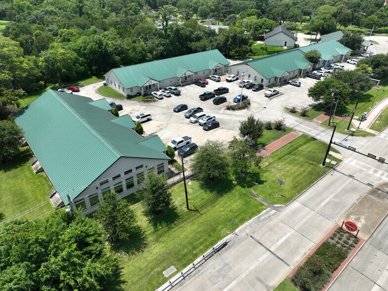 More Photos Of 1110 S Friendswood Dr, Friendswood Unknown For Lease