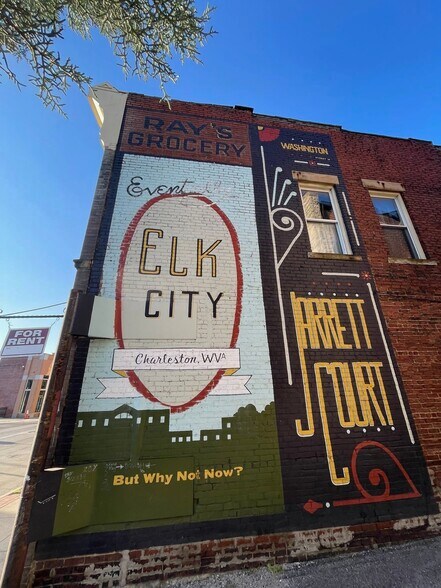 More Photos Of 313 Washington St W, Charleston Storefront Retail Residential For Lease