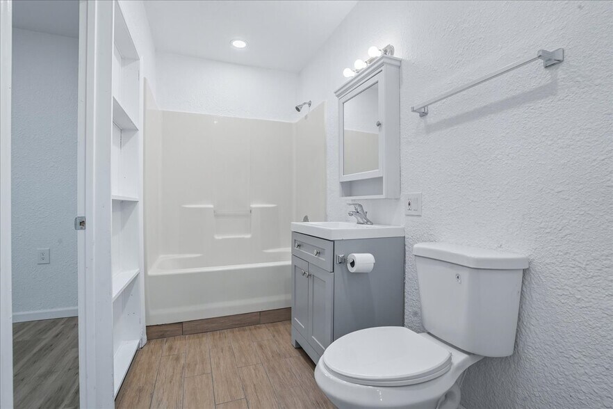 More Photos Of 485 S 8th St, Shandon Industrial For Sale