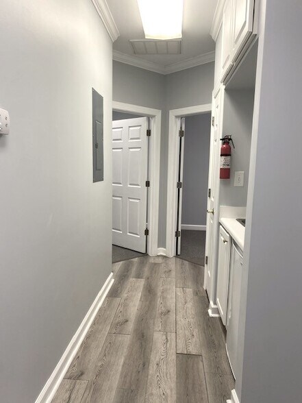 More Photos Of 8402 Six Forks Rd, Raleigh Office For Lease