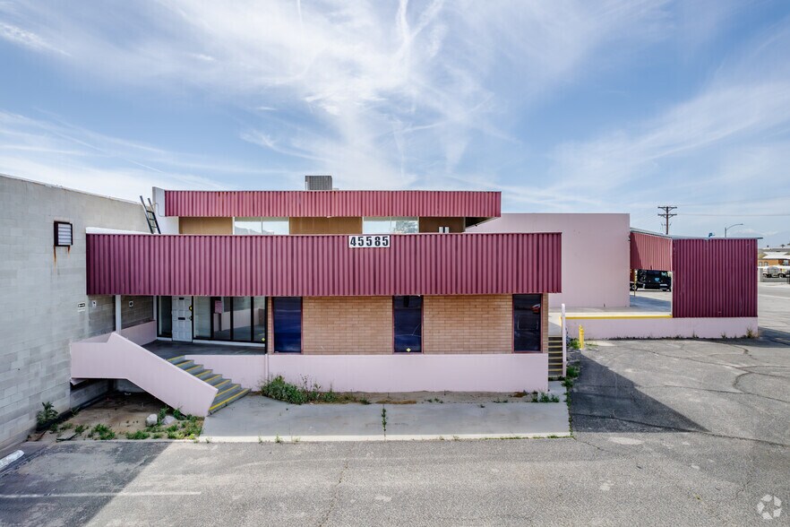 More Photos Of 45585 Commerce St, Indio Warehouse For Lease