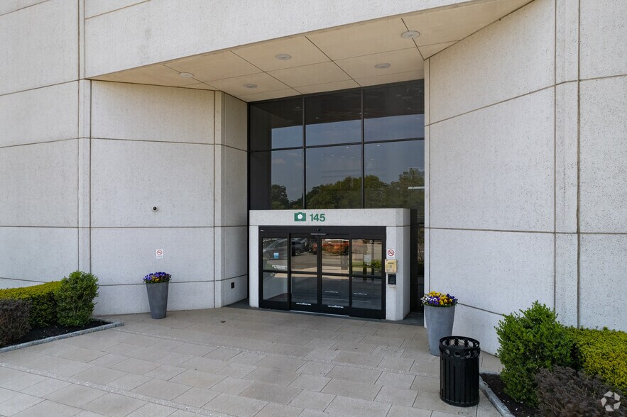 More Photos Of 145 Pinelawn Rd, Melville Office For Lease