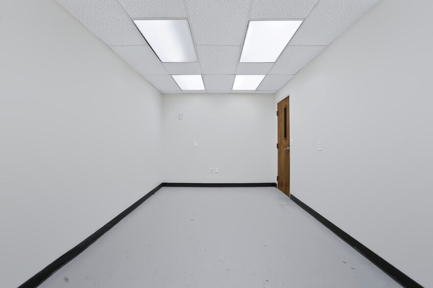 More Photos Of 6635 E 21st St, Indianapolis Office For Sale