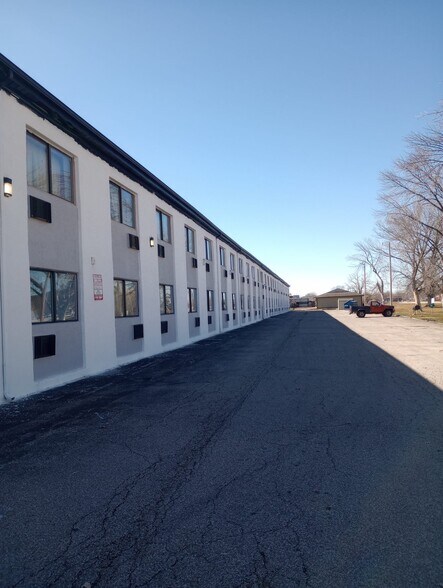 More Photos Of 2501 52nd Ave, Moline Hotel For Sale