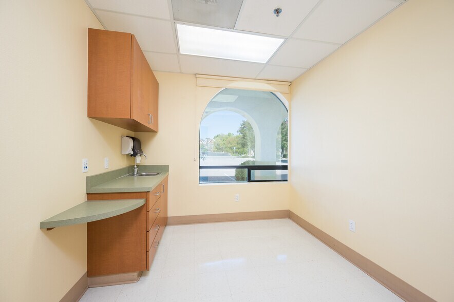 More Photos Of 325 Posada Ln, Templeton Healthcare For Lease