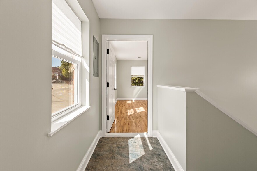 More Photos Of 700 Grove St, Loudon Office For Sale