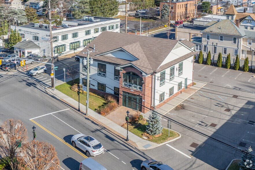 More Photos Of 670 Glen Cove Ave, Glen Head Office For Lease