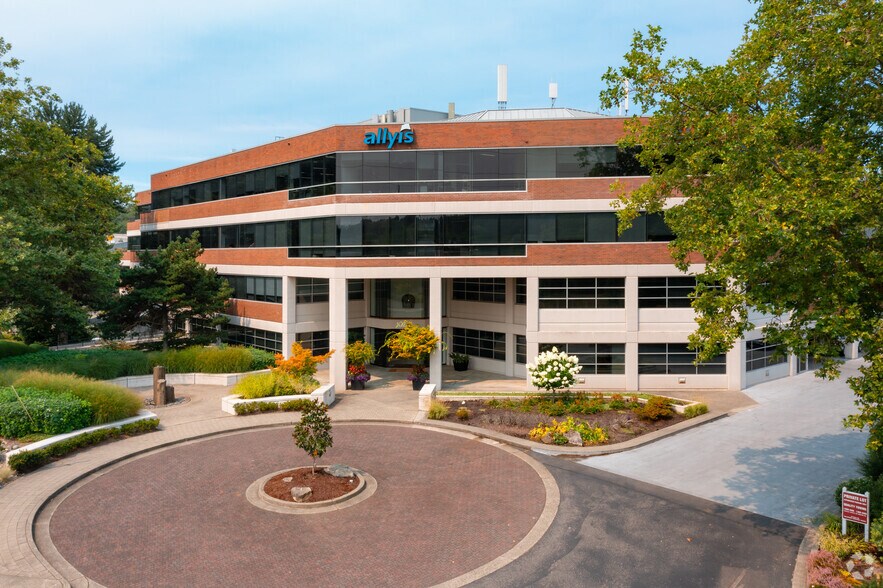 More Photos Of 10210 NE Points Dr, Kirkland Unknown For Lease