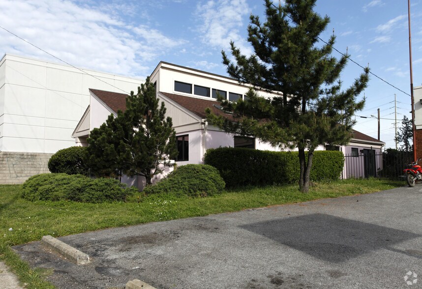 More Photos Of 2106 Charlotte Ave, Nashville Medical For Sale