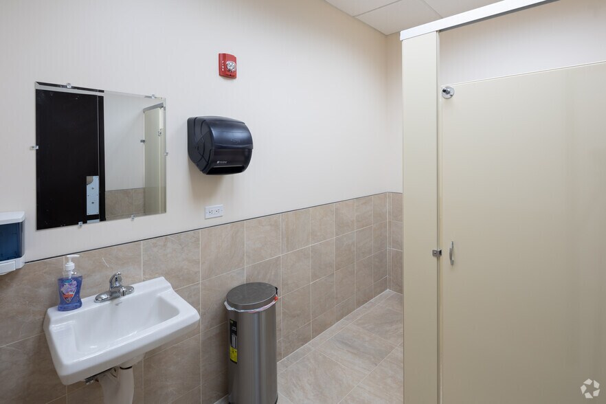 More Photos Of 14489 John Humphrey Dr, Orland Park Medical For Sale