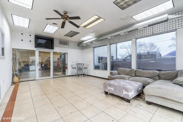 More Photos Of 17620 Chicago Ave, Lansing Service For Lease
