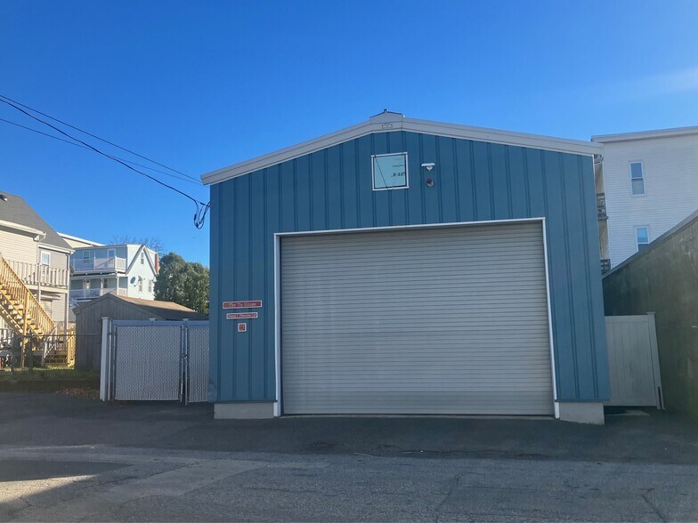Primary Photo Of 17 Meadow St, Salem Auto Repair For Sale