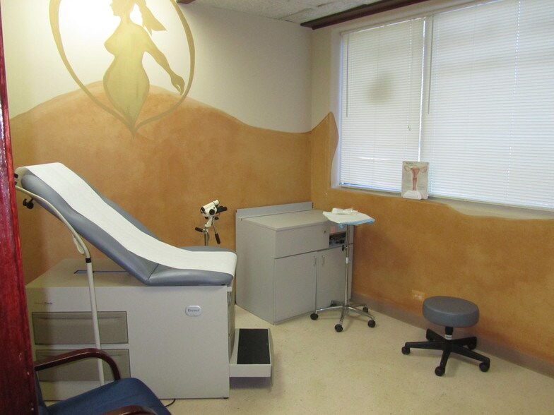 More Photos Of 1 Tiffany Pt, Bloomingdale Medical For Lease