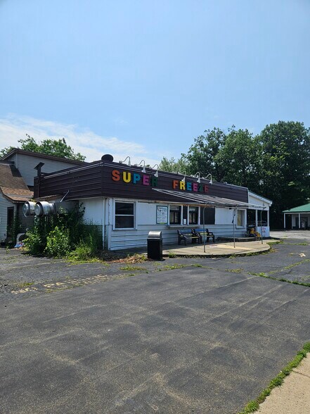More Photos Of 6865 Erie Rd, Derby Restaurant For Sale