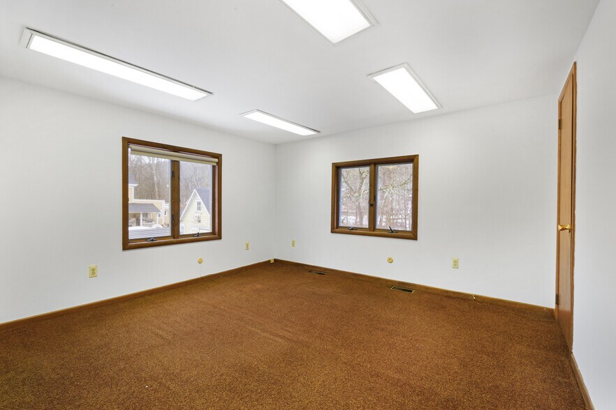 More Photos Of 328 Green Pond Rd, Hibernia Office Residential For Lease
