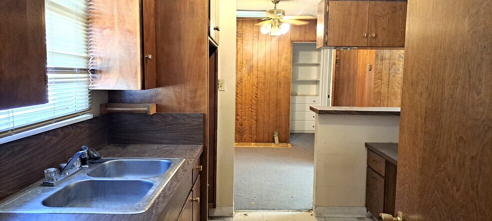 More Photos Of 1519 6th St, Bakersfield Office Residential For Sale