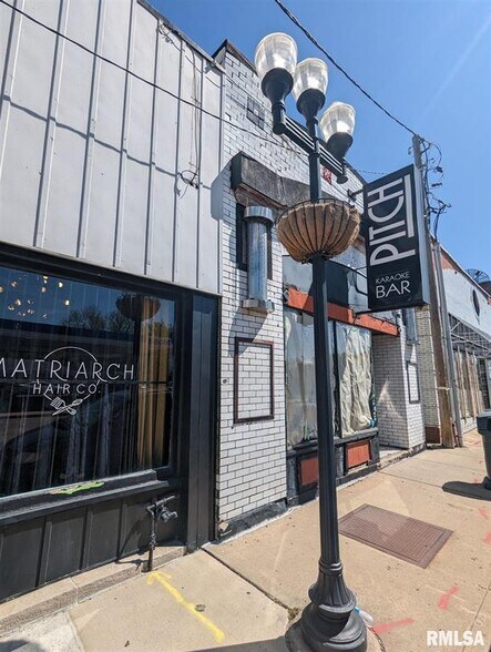 More Photos Of 631 W Main St, Peoria General Retail For Lease