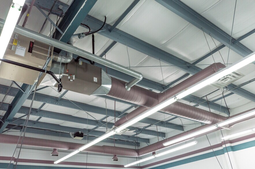 More Photos Of 4602 50 St, Stettler Light Manufacturing For Sale