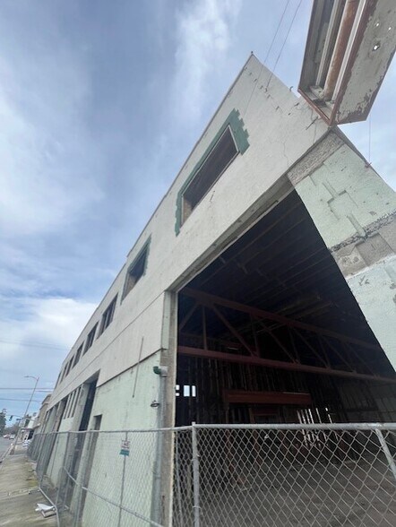 More Photos Of 208 E Olive Ave, Turlock Storefront For Sale