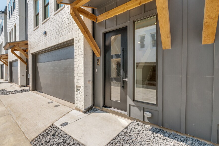 More Photos Of 3940 Spring Valley rd, Addison Multifamily For Sale