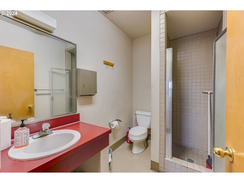 More Photos Of 22024 S Beavercreek Rd, Beavercreek Auto Repair For Sale