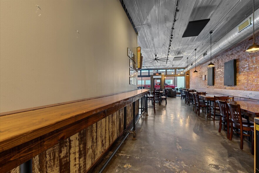 More Photos Of 451 S Thompson Ave, Excelsior Springs Bar For Sale