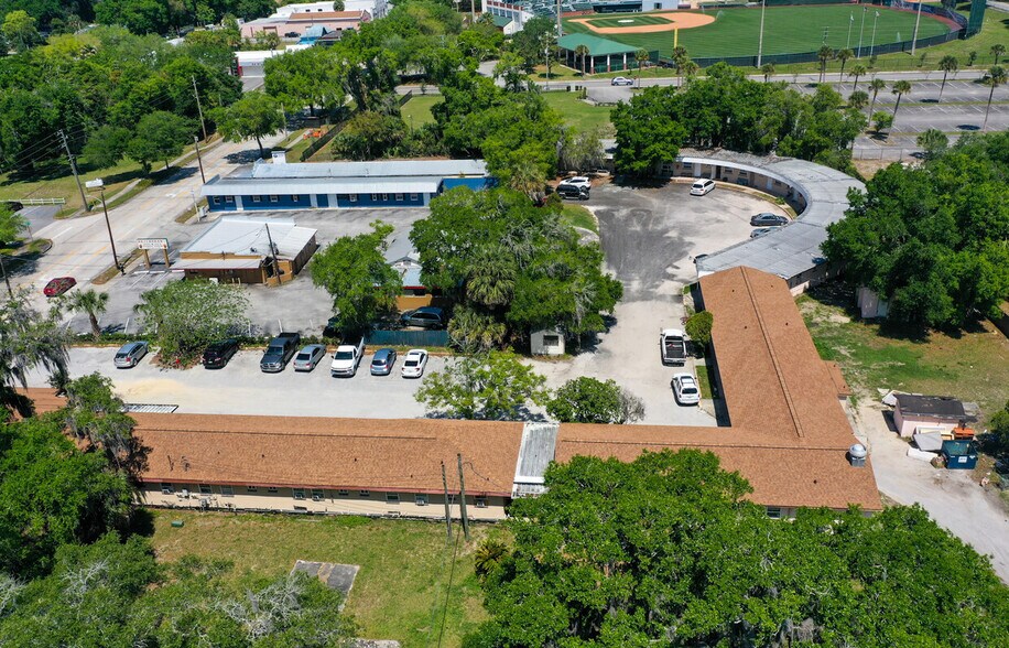 More Photos Of 647 S Woodland Blvd, Deland Apartments For Sale