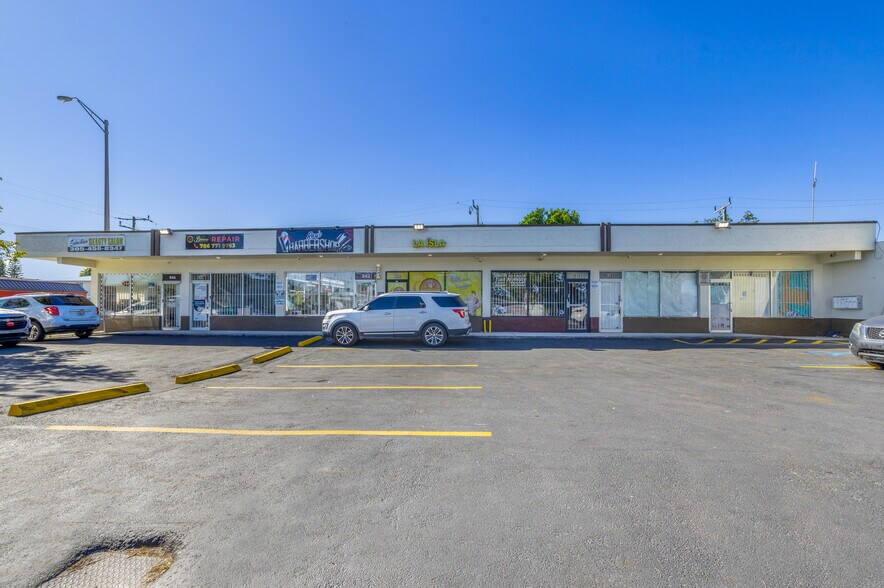More Photos Of 820 SE 8th St, Hialeah General Retail For Sale