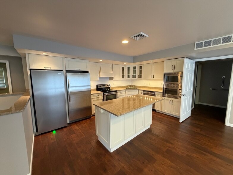 More Photos Of 4211 E Third St, Bloomington Office For Lease