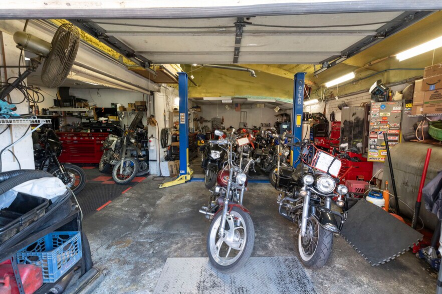 More Photos Of 225 Forsgate, Jamesburg Auto Repair For Sale
