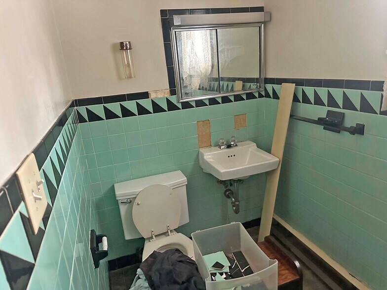 More Photos Of 982 W Center St, Sheppton Bar For Sale