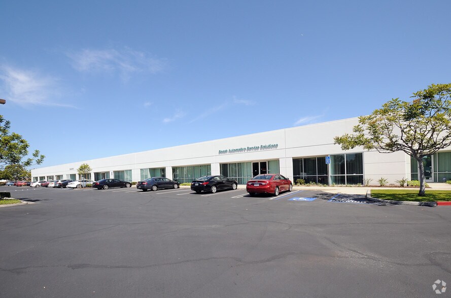 More Photos Of 17815 Newhope St, Fountain Valley Light Manufacturing For Lease