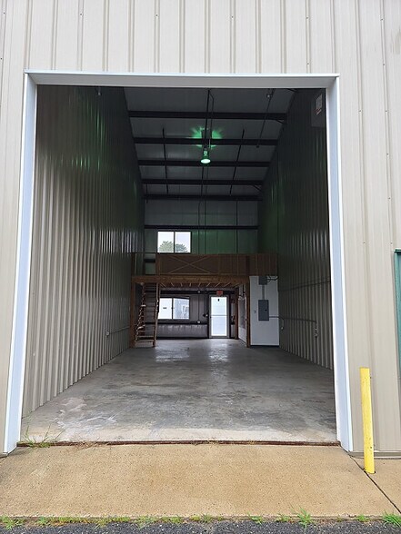 More Photos Of 5 Katie Marie Dr, Bourne Warehouse For Lease