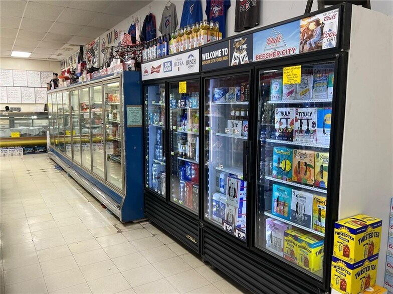 More Photos Of 107 Charles St, Beecher City Supermarket For Sale