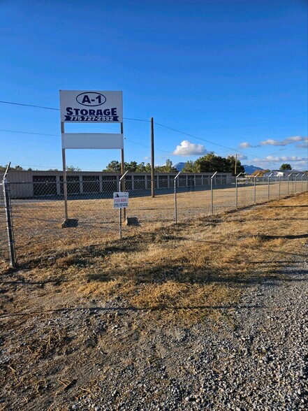 More Photos Of 521 Fairbanks St, Pahrump Self Storage For Sale
