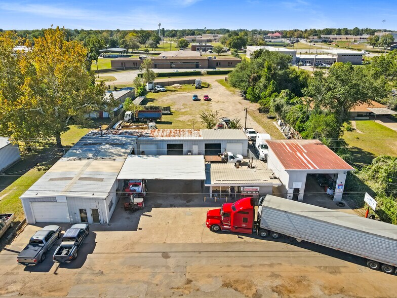 More Photos Of 611 TX-75, Willis General Retail For Sale