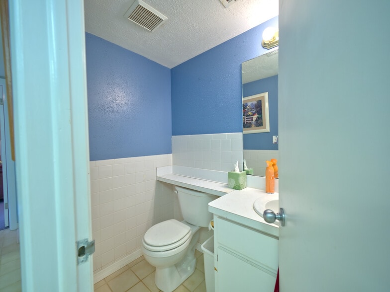 More Photos Of 629 S Broad St, Brooksville Office For Sale