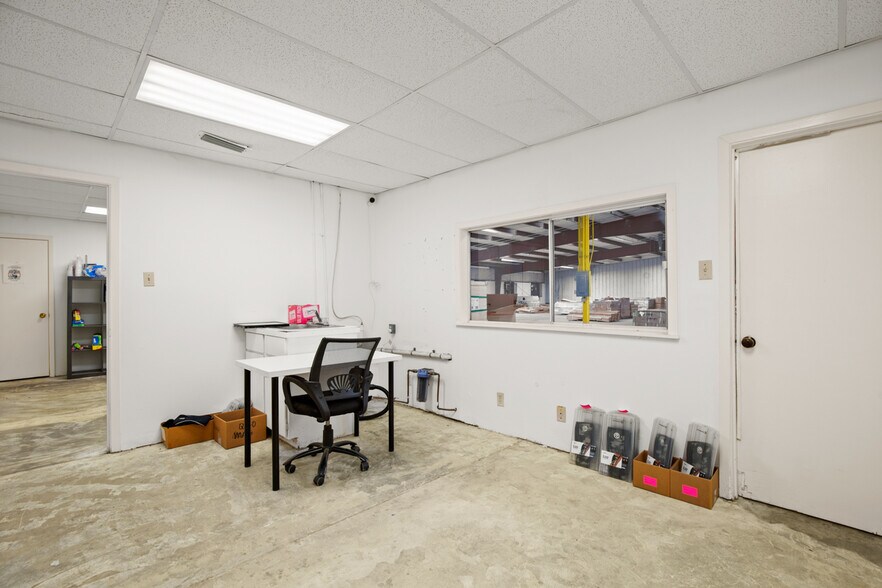 More Photos Of 9300 Brown Ln, Austin Warehouse For Lease