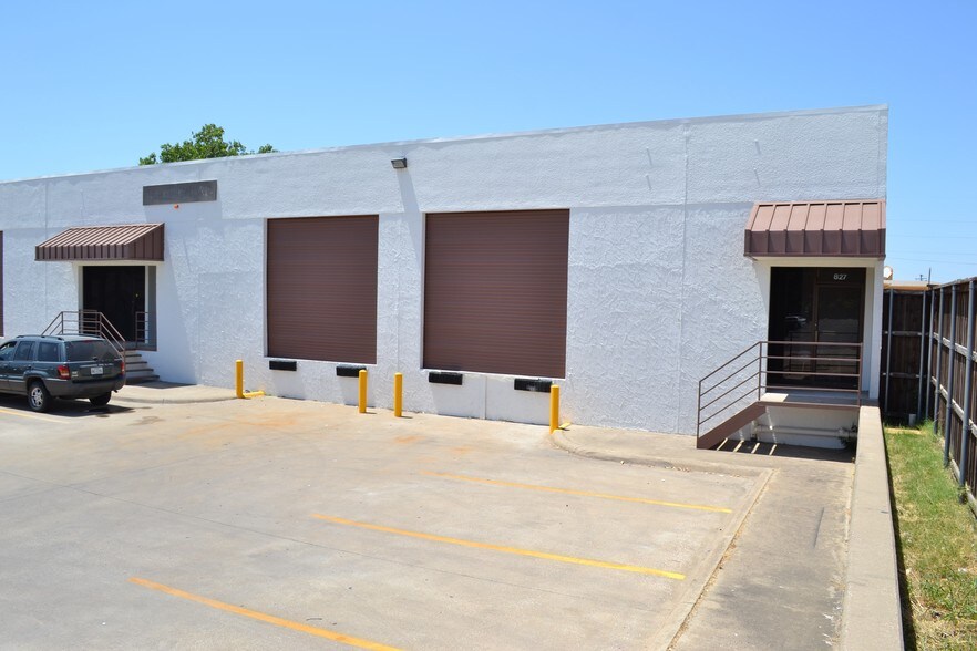More Photos Of 801-827 Luke St, Irving Light Distribution For Lease